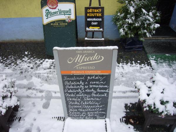 Cedule Alfredo před Restaurantem Waikiki