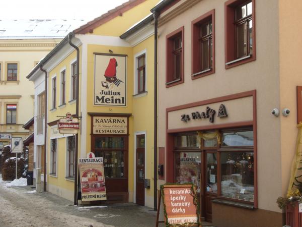 Vchod do Kavárny a Restaurace Ve starém obchodě