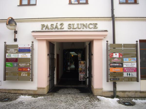 Vchod do pasáže Slunce z ulice Josefa Stancla