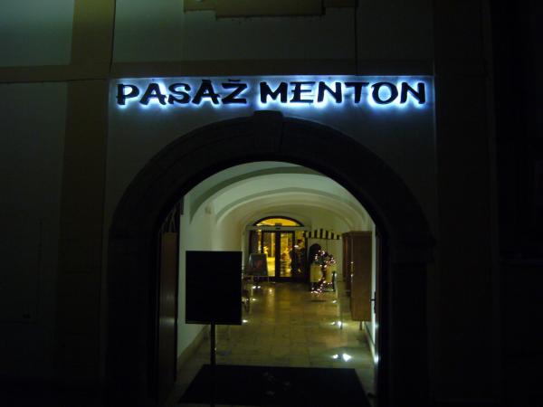 Vstup do Pasáže Menton ze Zeleného trhu