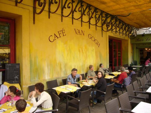 Zahrádka před Café Van Gogh