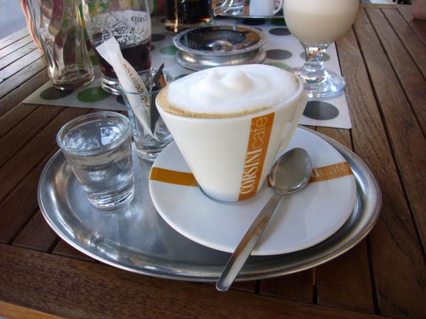 Cappuccino v Zebra kafë