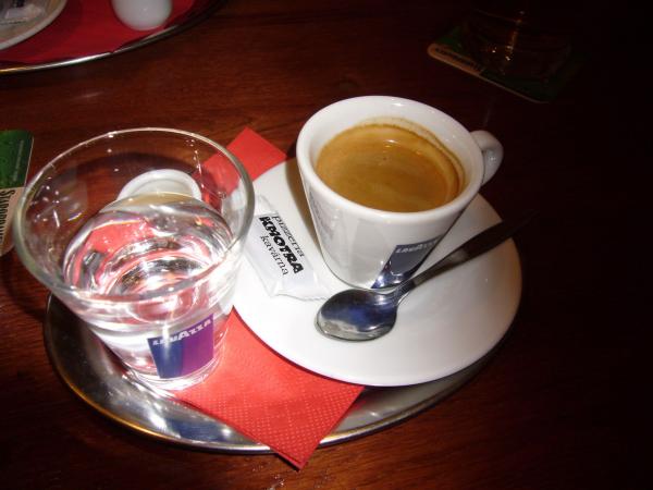 Espresso lavazza v Pizzerii Kmotra