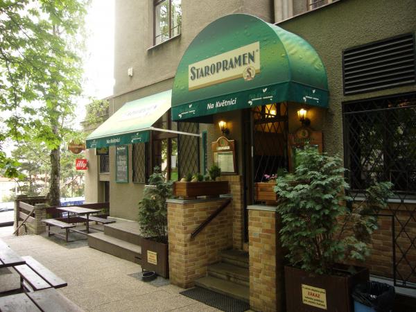 Vchod do Restaurace Na Květnici