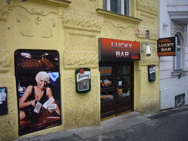 Vchod do Lucky Baru