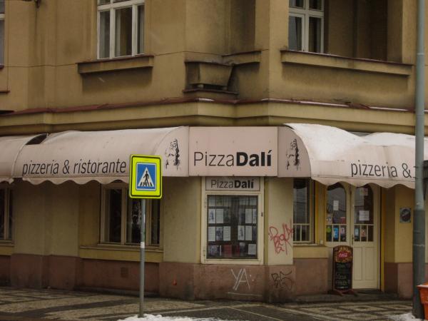 Vchod do PizzaDalí Flora