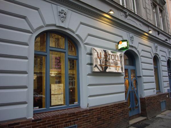 Vchod do restaurace U stolu
