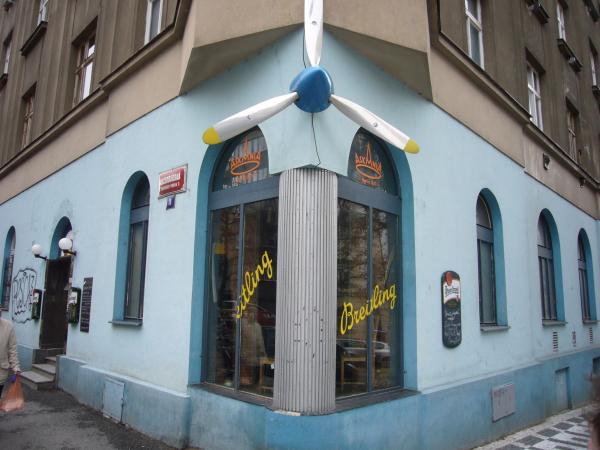 Wings Club