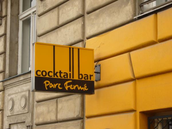 Vývěsní cedule Coctail baru Parc Fermé