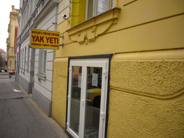 Vstup do Nepálské restaurace Yak Yeti