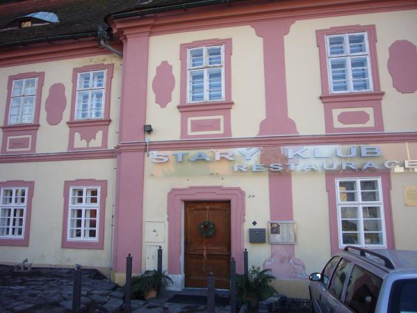 Vchod do Restaurace starý klub