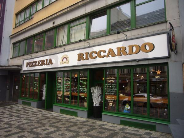 Výloha Pizzerie Riccardo