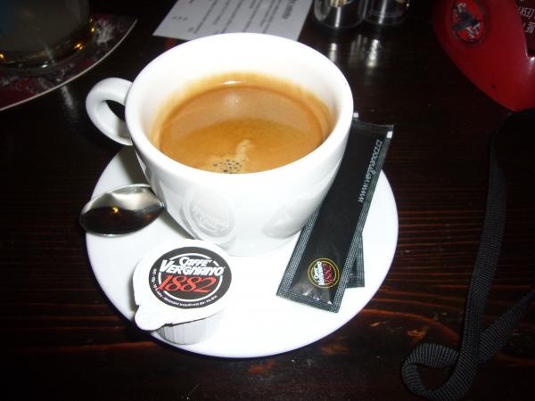 Espresso Vergnano v pizzerii Lucky Luciano
