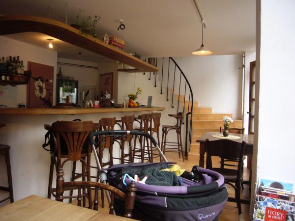 Bar v přízemí restaurace Plevel
