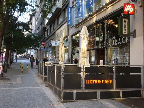 Retro cafe - vchod