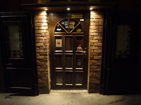 Vchod Restaurace U Možných