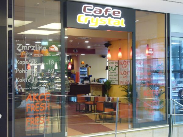 Vchod do Cafe Crystal