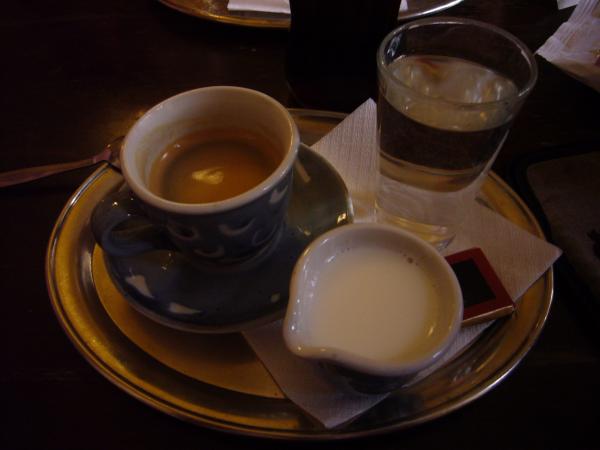 Espresso v café kafíčko