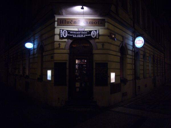 Hlučná samota - vchod