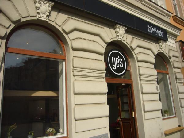 Ye's - Kafe studio - vchod
