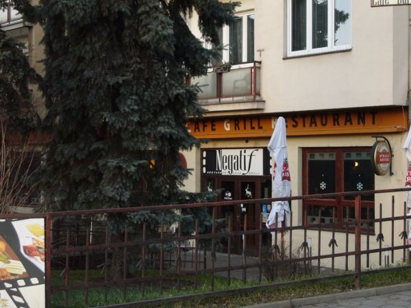 Vchod do Negatif Restaurant grill