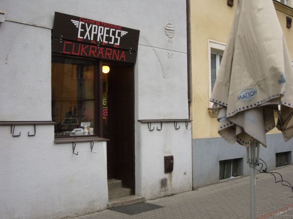Vchod do Champ de Triomphe Express cafe