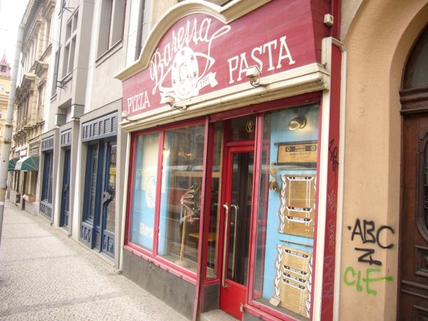Vchod do Baretta Pizza and pasta