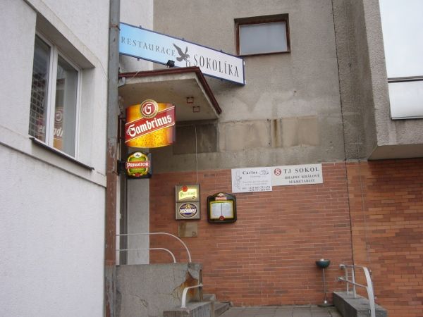 Vchod do Restaurace U Sokolíka