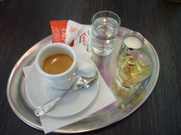Espresso Miguel caffé v cukrárně Tony Caffé