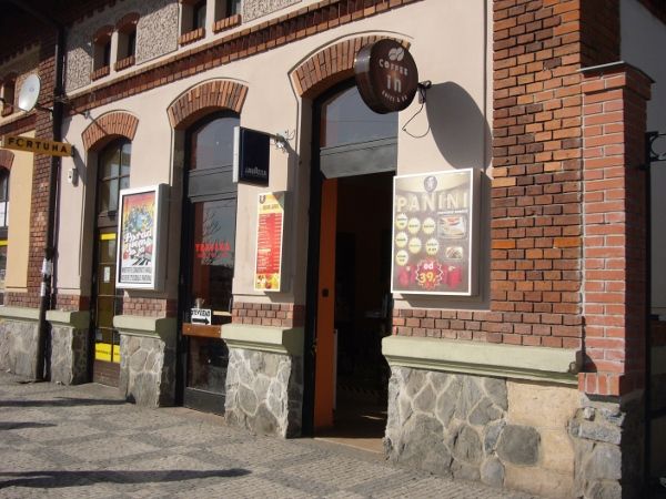 Vchod do trafiky Coffee in