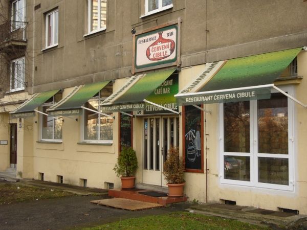 Vchod do restaurace Červená cibule