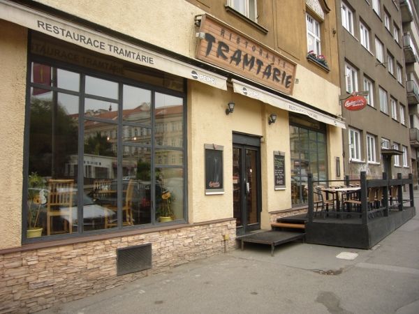 Vchod do Ristorante Tramtárie se zahrádkou