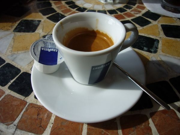Espresso Lavazza v restauraci Shock