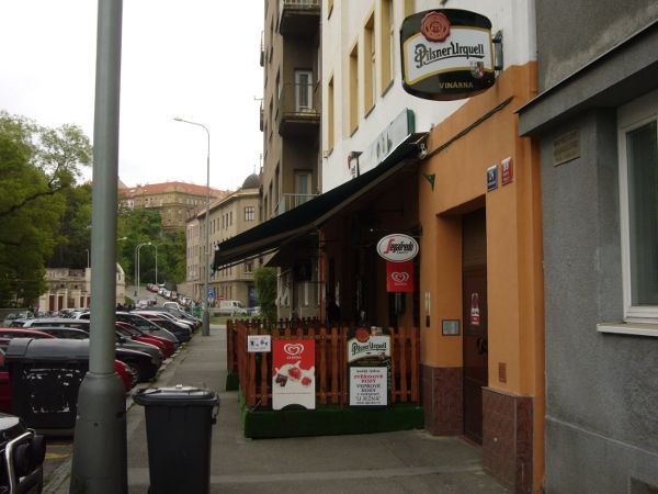 Zahrádka před vinárnou U ježka