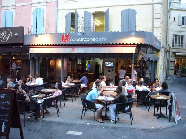 Zahrádka před L'Apostropostrophe Café