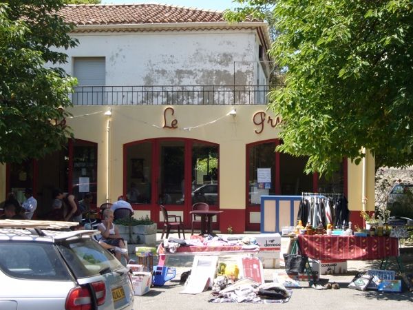 Bleší trh pře Café le Printemps