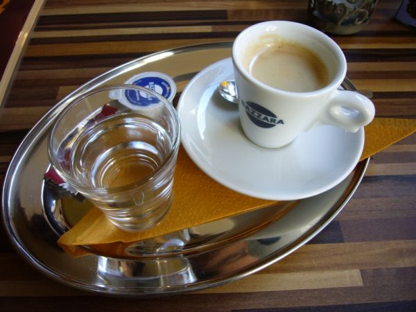 Espresso Bazzara v Café Elefant