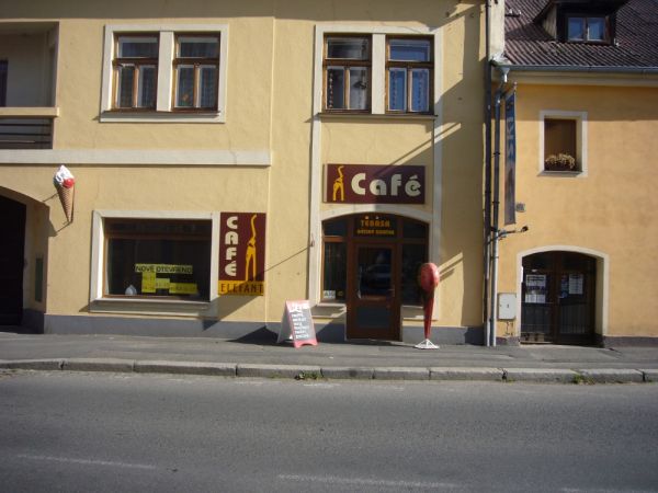 Vchod do Café Elefant