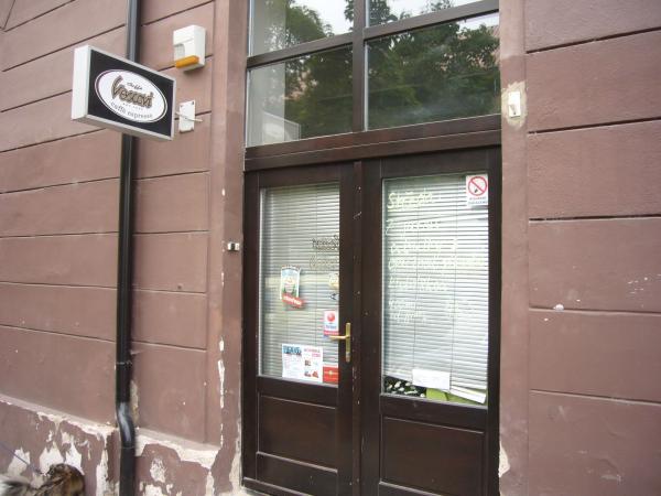 Vchod do Petit Café