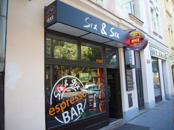 Vchod do Six & six espresso baru