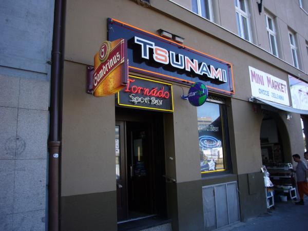 Vchod do Tsunami tornádo sport bar