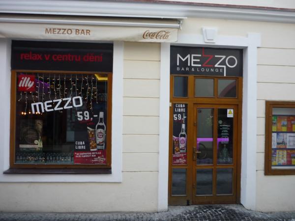 Vchod do Mezzo bar and Lounge